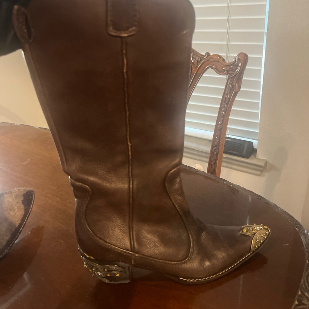 Vicini Brown Heeled Boots with Distressed Leather
